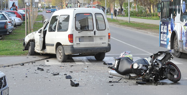 На мотору погине 44 људи годишње